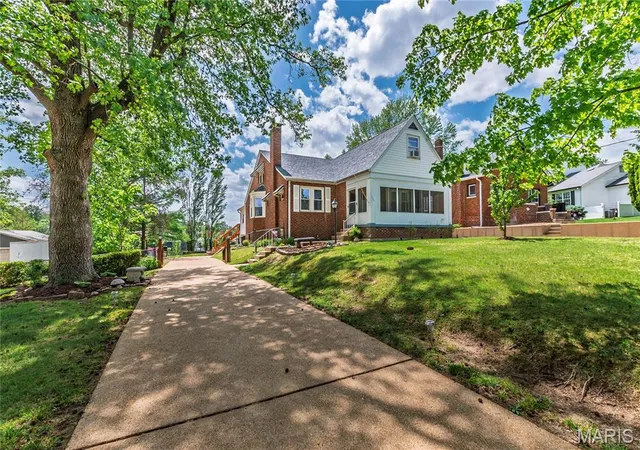 Photo 3 of Sale Pending at 11624 Denny Rd, Saint Louis, MO 63126 | MLS# MIS26055677 | Listing updated on 2026-09-13