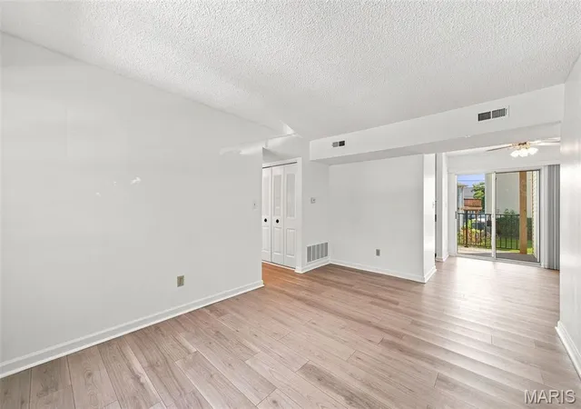 Listing Photo 5 - Condo for sale in building located at 9081 W Swan Cir, Saint Louis, MO 63144