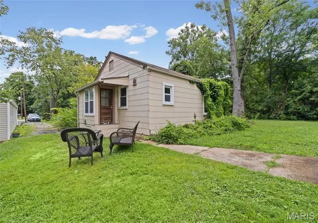 Photo 3 of Single family home for sale at 158 Central Ave, Webster Groves, MO 63119 | MLS# MIS26055752 | Listing updated on 2026-10-21