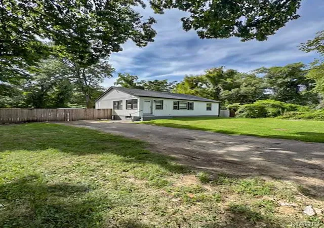 Photo 3 of Single family home for sale at 10103 Mayfair Dr, Saint Louis, MO 63136 | MLS# MIS26055808 | Listing updated on 2026-09-26