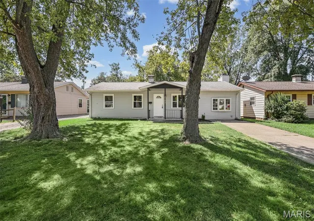 Photo 1 of Single family home for sale at 4102 N Park Dr, Belleville, IL 62226 | MLS# MIS26055973 | Listing updated on 2026-09-15