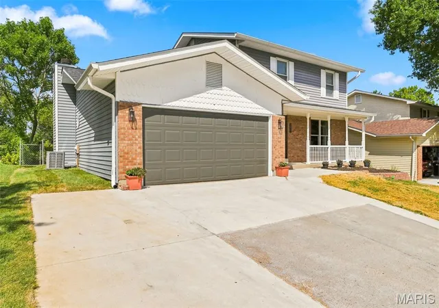 Photo 2 of Sale Pending at 6821 Casselberry Ct, Saint Louis, MO 63123 | MLS# MIS26056027 | Listing updated on 2026-09-10