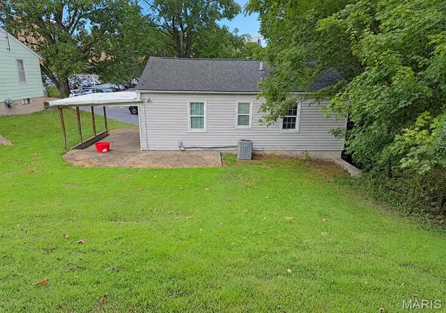 Photo 3 of Single family home for sale at 910 N Sprigg St, Cape Girardeau, MO 63701 | MLS# MIS26056042 | Listing updated on 2026-09-16