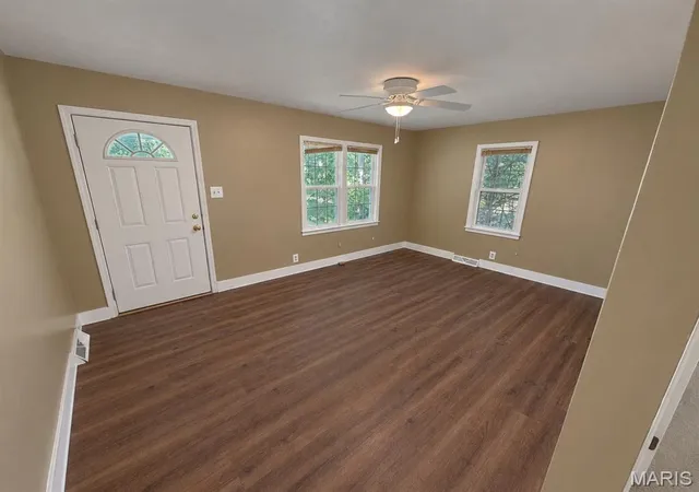 Photo 4 of Single family home for sale at 910 N Sprigg St, Cape Girardeau, MO 63701 | MLS# MIS26056042 | Listing updated on 2026-09-16