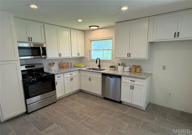 Photo 3 of Single family home for sale at 12360 Danube Dr, Florissant, MO 63033 | MLS# MIS26056043 | Listing updated on 2026-10-02