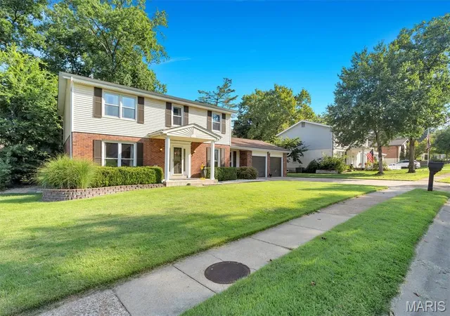 Photo 2 of Single family home for sale at 432 Glan Tai Dr, Manchester, MO 63011 | MLS# MIS26056050 | Listing updated on 2026-09-28