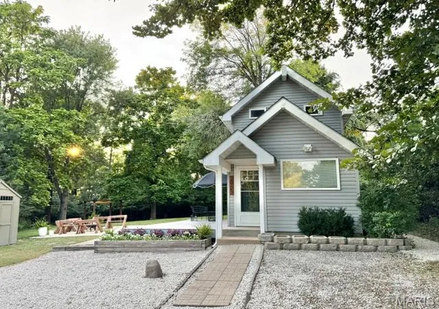 Photo 2 of Sale Pending at 2923 Adie Rd, Saint Ann, MO 63074 | MLS# MIS26056055 | Listing updated on 2026-09-11