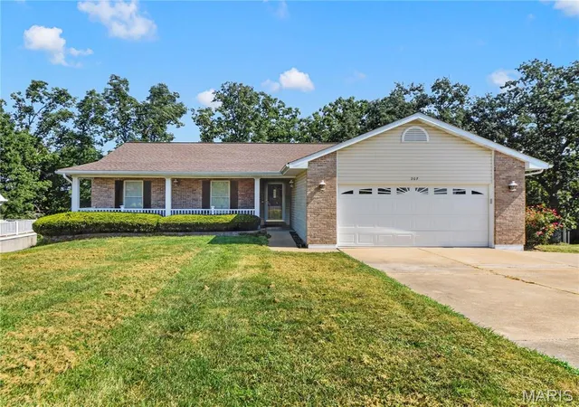 Photo 1 of Sale Pending at 207 Spring Lake Dr, De Soto, MO 63020 | MLS# MIS26056073 | Listing updated on 2026-09-11