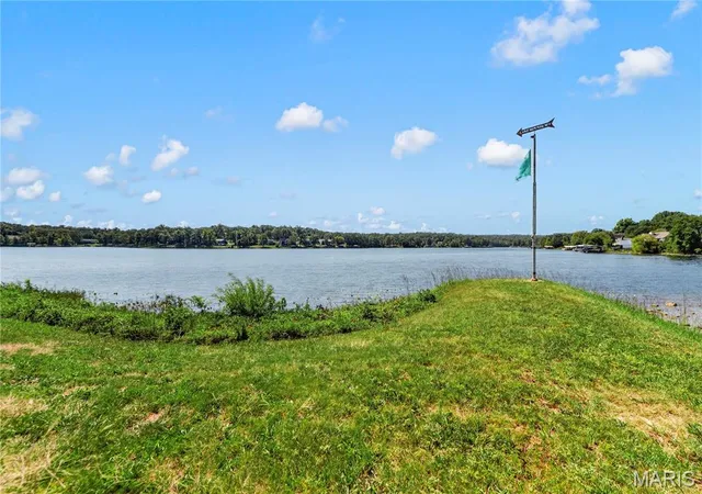Photo 35 of Sale Pending at 207 Spring Lake Dr, De Soto, MO 63020 | MLS# MIS26056073 | Listing updated on 2026-09-11