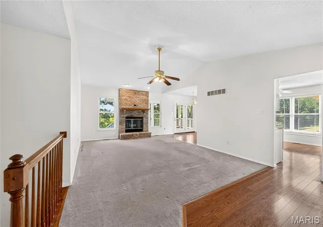 Photo 3 of Sale Pending at 207 Spring Lake Dr, De Soto, MO 63020 | MLS# MIS26056073 | Listing updated on 2026-09-11