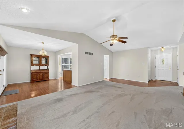 Photo 4 of Sale Pending at 207 Spring Lake Dr, De Soto, MO 63020 | MLS# MIS26056073 | Listing updated on 2026-09-11