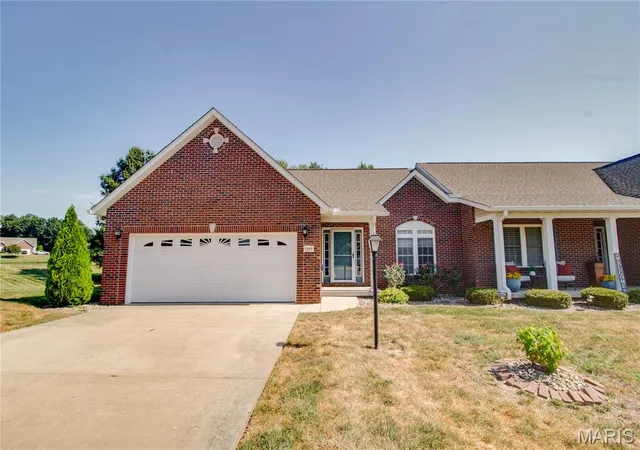 Listing Photo 5 - Condo for sale in building located at 5219 Willis Ave, Godfrey, IL 62035