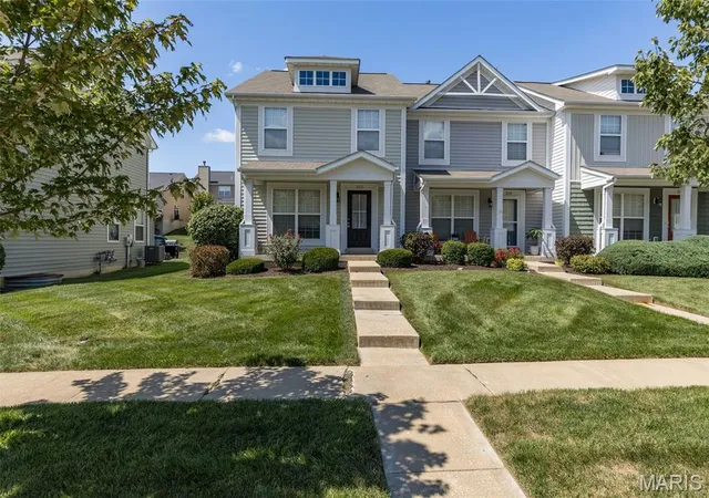 Photo 2 of Sale Pending at 212 Countryshire Dr, Lake Saint Louis, MO 63367 | MLS# MIS26056090 | Listing updated on 2026-09-15