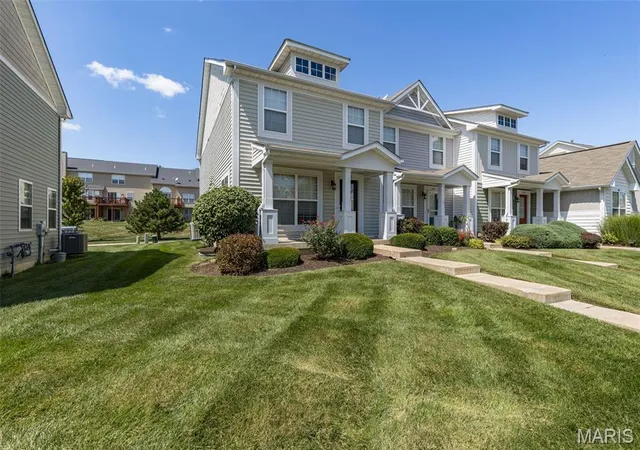 Photo 3 of Sale Pending at 212 Countryshire Dr, Lake Saint Louis, MO 63367 | MLS# MIS26056090 | Listing updated on 2026-09-15