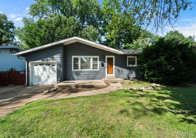 Photo 1 of Single family home for sale at 1245 Lindsay Ln, Florissant, MO 63031 | MLS# MIS26056137 | Listing updated on 2026-10-02