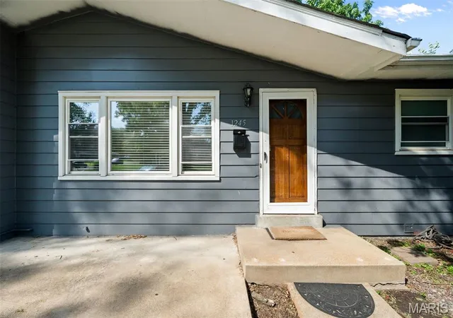 Photo 3 of Single family home for sale at 1245 Lindsay Ln, Florissant, MO 63031 | MLS# MIS26056137 | Listing updated on 2026-10-02