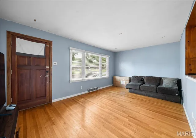 Photo 3 of Single family home for sale at 1245 Lindsay Ln, Florissant, MO 63031 | MLS# MIS26056137 | Listing updated on 2026-10-02