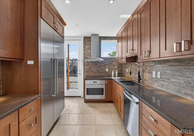 Condo for sale at 6320 Northwood Ave #3, Saint Louis, MO 63105 | MLS# MIS26056190