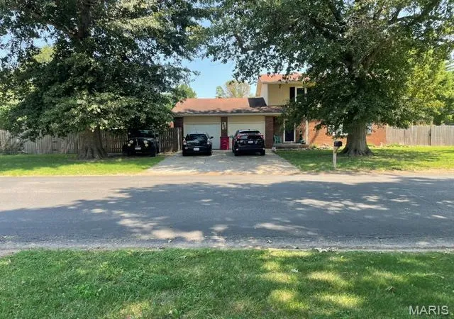 Photo 1 of Sale Pending at 902 Glenn Dr, Sikeston, MO 63801 | MLS# MIS26056235 | Listing updated on 2026-09-11