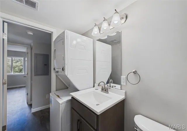 Listing Photo 5 - Condo for sale in building located at 2797 Blackforest Dr, Oakville, MO 63129 - Unit #D