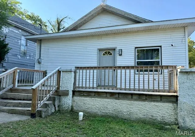 Photo 3 of Single family home for sale at 411 Smith St, Hannibal, MO 63401 | MLS# MIS26056276 | Listing updated on 2026-09-11