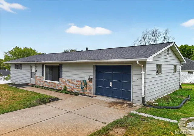 Photo 2 of Single family home for sale at 913 Vine St, Festus, MO 63028 | MLS# MIS26056279 | Listing updated on 2026-09-12