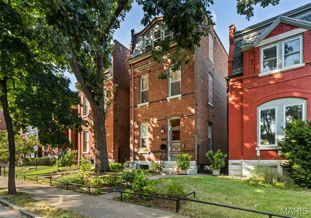 Photo 2 of Sale Pending at 2213 Arsenal St, Saint Louis, MO 63118 | MLS# MIS26056288 | Listing updated on 2026-09-13