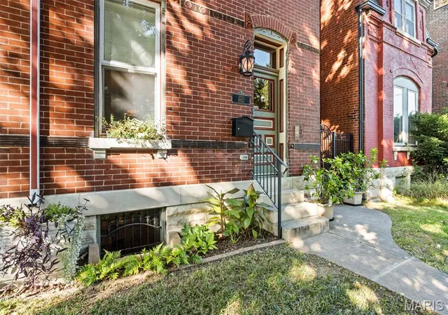 Photo 2 of Sale Pending at 2213 Arsenal St, Saint Louis, MO 63118 | MLS# MIS26056288 | Listing updated on 2026-09-13