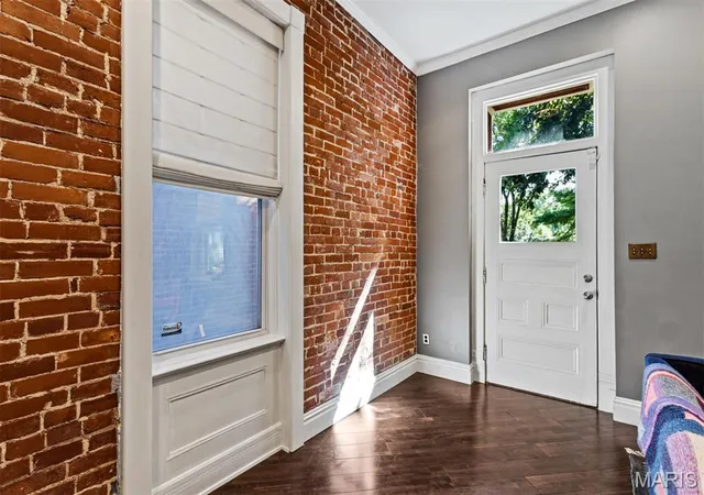 Photo 3 of Sale Pending at 2213 Arsenal St, Saint Louis, MO 63118 | MLS# MIS26056288 | Listing updated on 2026-09-13