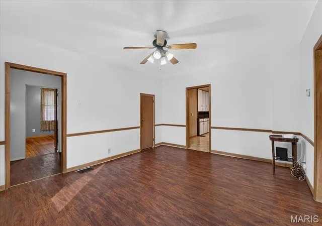Photo 3 of Sale Pending at 401 S Van Buren St, New Athens, IL 62264 | MLS# MIS26056307 | Listing updated on 2026-10-06