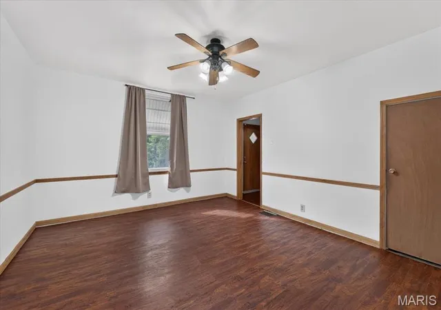Photo 3 of Sale Pending at 401 S Van Buren St, New Athens, IL 62264 | MLS# MIS26056307 | Listing updated on 2026-10-06