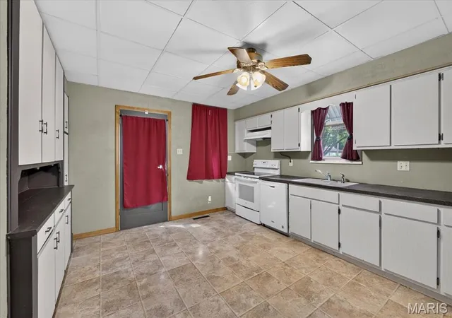 Photo 4 of Sale Pending at 401 S Van Buren St, New Athens, IL 62264 | MLS# MIS26056307 | Listing updated on 2026-10-06