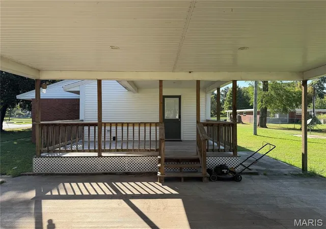 Photo 3 of Single family home for sale at 435 Vandenvender Ave, New Madrid, MO 63869 | MLS# MIS26056329 | Listing updated on 2026-09-12