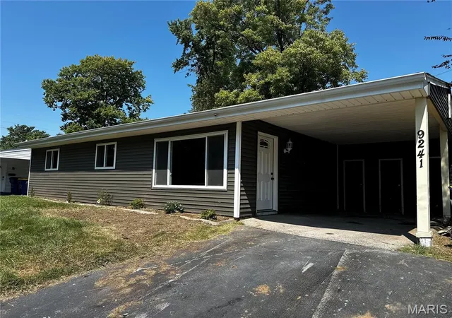 Photo 2 of Single family home for sale at 9241 Harold Dr, Saint Louis, MO 63134 | MLS# MIS26056347 | Listing updated on 2026-10-01