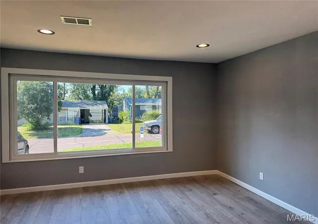Photo 3 of Single family home for sale at 9241 Harold Dr, Saint Louis, MO 63134 | MLS# MIS26056347 | Listing updated on 2026-10-01