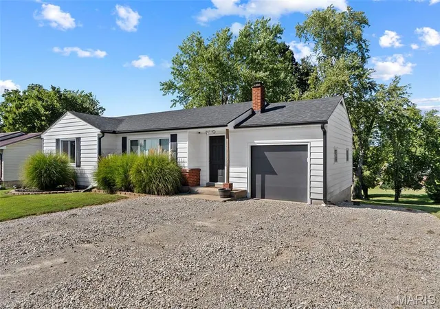 Photo 3 of Sale Pending at 3836 State Hwy 72, Jackson, MO 63755 | MLS# MIS26056388 | Listing updated on 2026-09-10