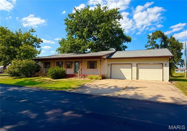 Photo 2 of Single family home for sale at 501 Ely St, Perry, MO 63462 | MLS# MIS26056455 | Listing updated on 2026-09-12