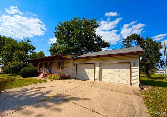 Photo 3 of Single family home for sale at 501 Ely St, Perry, MO 63462 | MLS# MIS26056455 | Listing updated on 2026-09-12