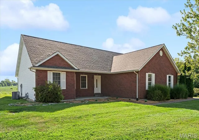 Photo 1 of Sale Pending at 4609 Fountain Brk Dr, Waterloo, IL 62298 | MLS# MIS26056544 | Listing updated on 2026-09-14