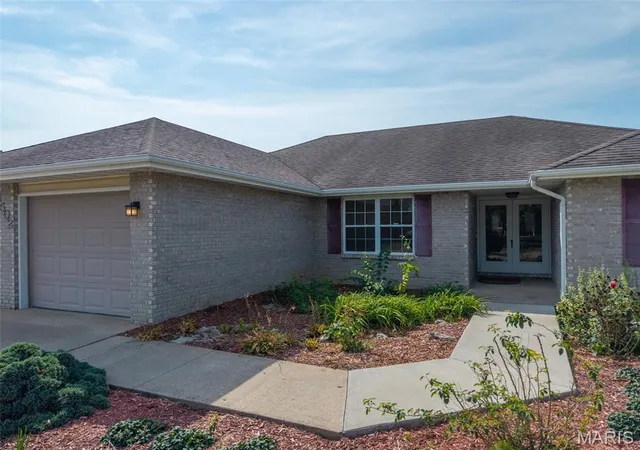 Photo 3 of Sale Pending at 1502 Preakness Dr, Columbia, MO 65202 | MLS# MIS26056557 | Listing updated on 2026-09-15