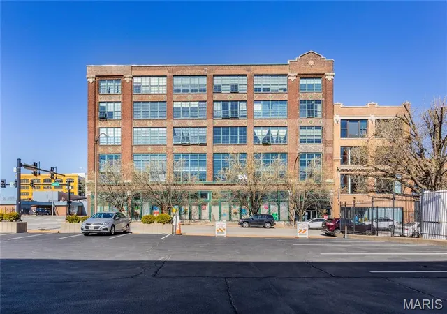 Photo 2 of Condo for sale at 2323 Locust St #411, Saint Louis, MO 63103 | MLS# MIS26056559 | Listing updated on 2026-10-02