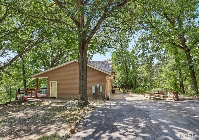 Photo 3 of Single family home for sale at 11706 Walshville Trl, Hillsboro, IL 62049 | MLS# MIS26056570 | Listing updated on 2026-09-14