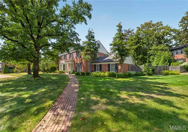 Photo 2 of Sale Pending at 8001 Watkins Dr, Saint Louis, MO 63105 | MLS# MIS26056573 | Listing updated on 2026-09-11
