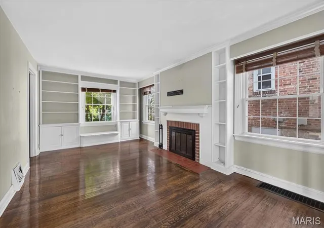 Photo 3 of Sale Pending at 7318 Murdoch Ave, Saint Louis, MO 63119 | MLS# MIS26056592 | Listing updated on 2026-09-21