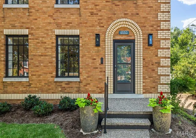 Photo 2 of Single family home for sale at 6550 Walsh St, Saint Louis, MO 63109 | MLS# MIS26056599 | Listing updated on 2026-10-07