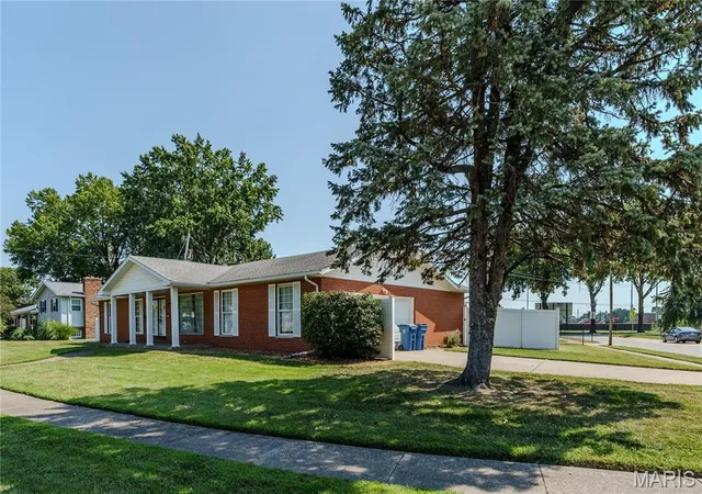 Photo 3 of Sale Pending at 3300 Colgate Pl, Granite City, IL 62040 | MLS# MIS26056658 | Listing updated on 2026-09-26