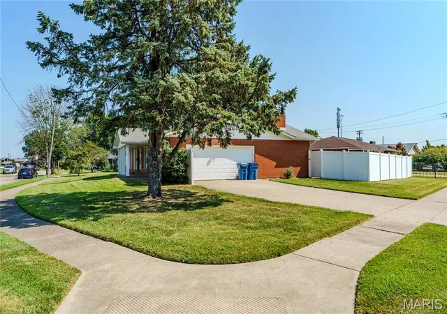 Photo 3 of Sale Pending at 3300 Colgate Pl, Granite City, IL 62040 | MLS# MIS26056658 | Listing updated on 2026-09-26