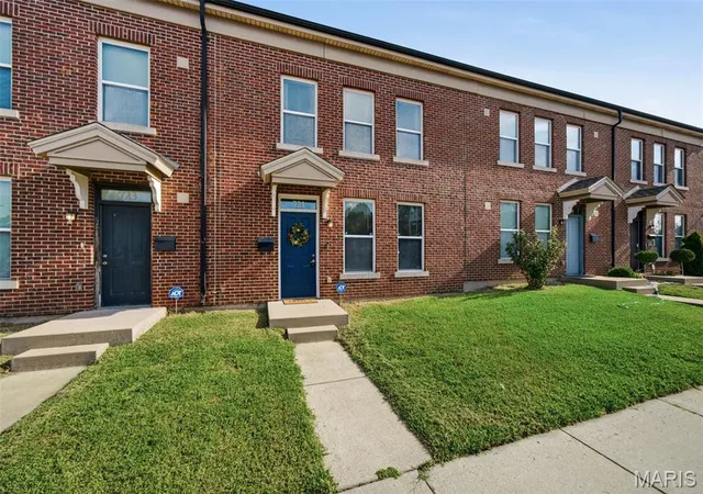Photo 3 of Townhouse for sale at 721 Dickson St, Saint Louis, MO 63106 | MLS# MIS26056674 | Listing updated on 2026-09-14