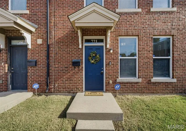 Photo 3 of Townhouse for sale at 721 Dickson St, Saint Louis, MO 63106 | MLS# MIS26056674 | Listing updated on 2026-09-14