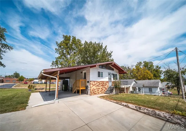 Photo 2 of Sale Pending at 1005 Missouri Ave, Rolla, MO 65401 | MLS# MIS26056677 | Listing updated on 2026-09-15
